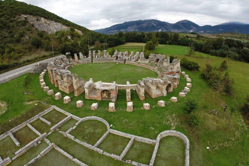 Anfiteatro Romano di Preturo dall'alto – nei pressi dell'azienda Incipit